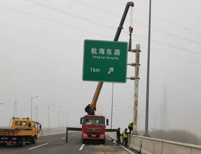 云南云南悬臂式交通标志杆